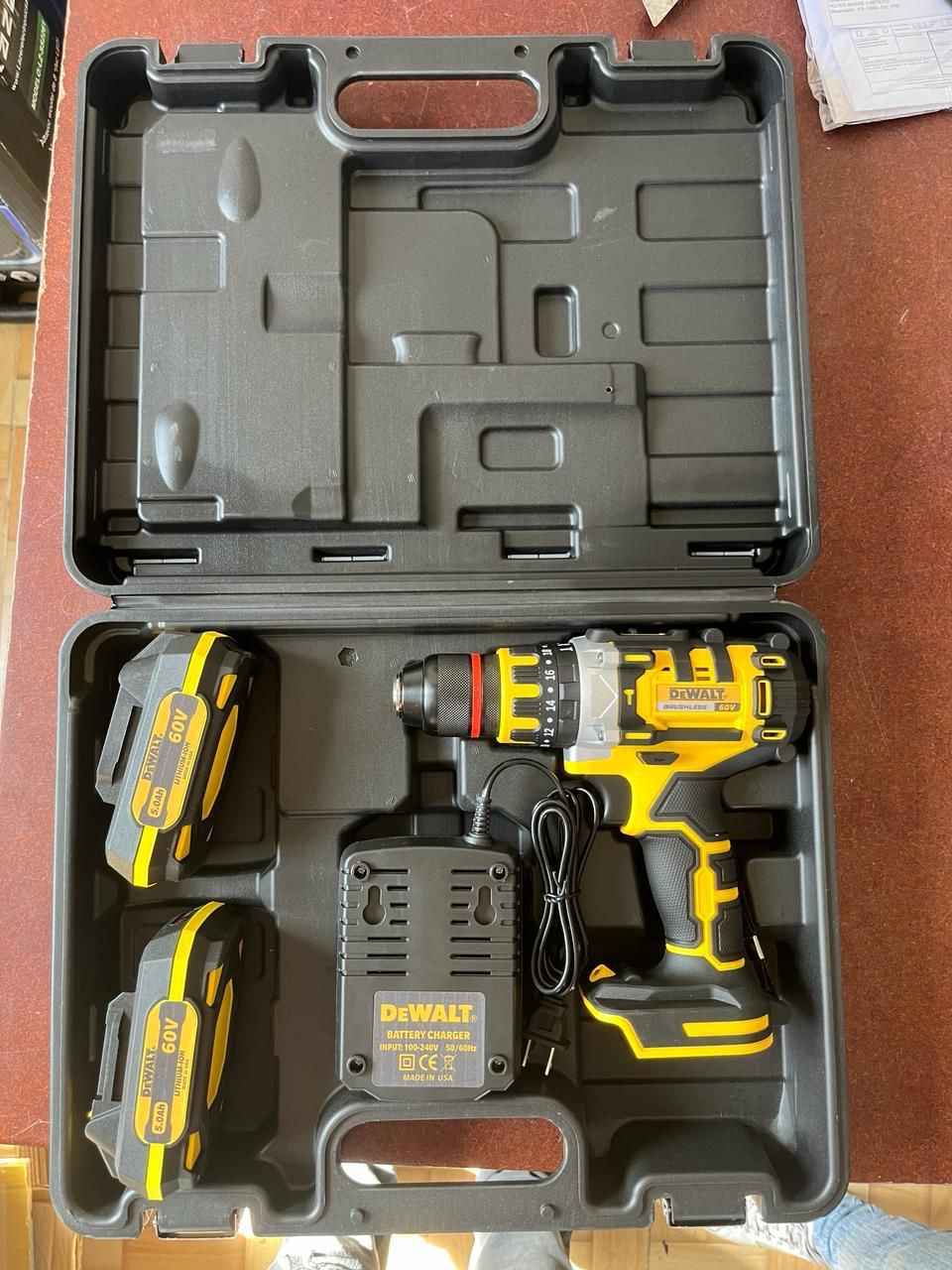 Taladro Inalambrico 60 Voltios Mandril